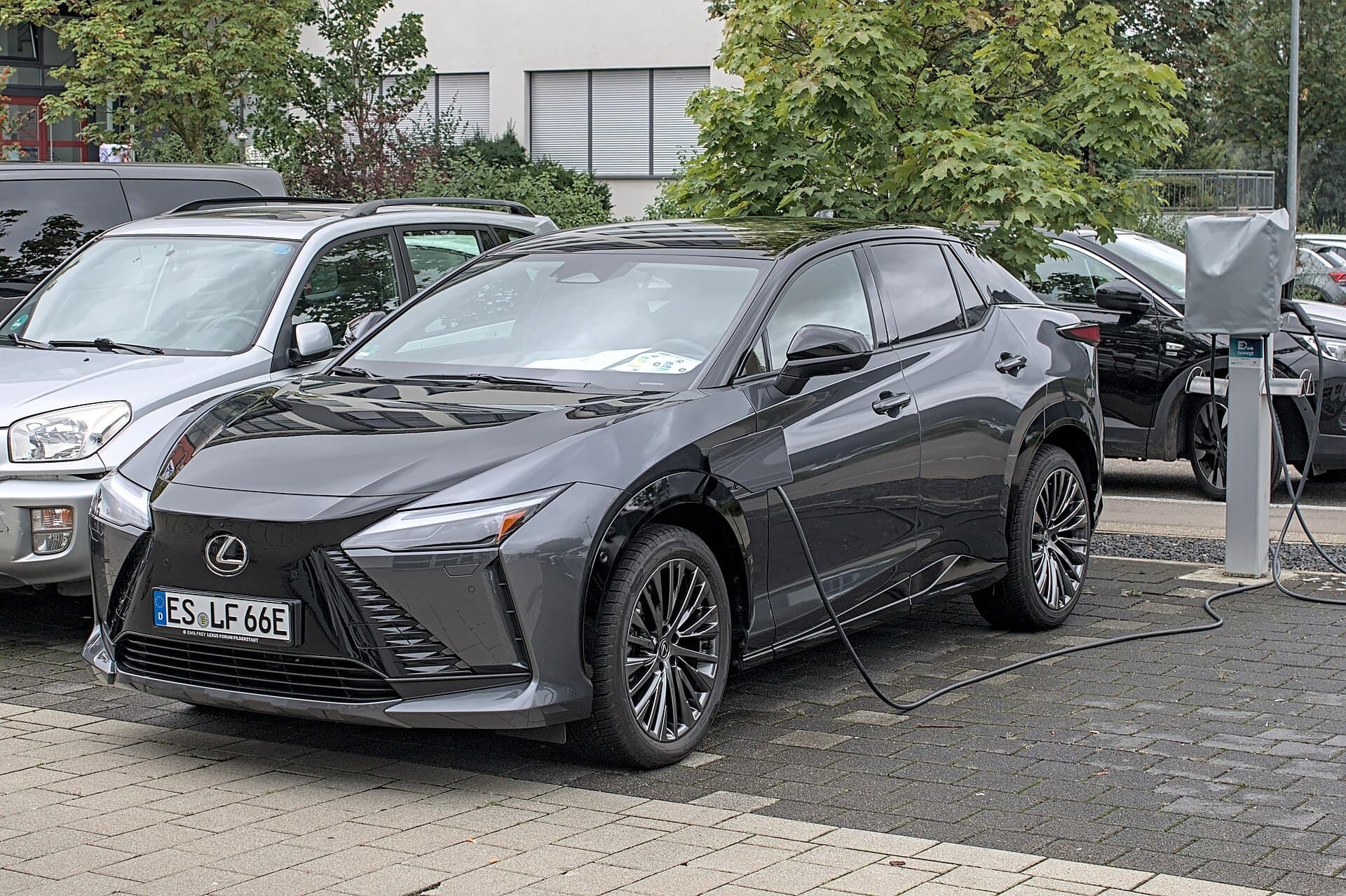 Lexus RZ 450e AWD