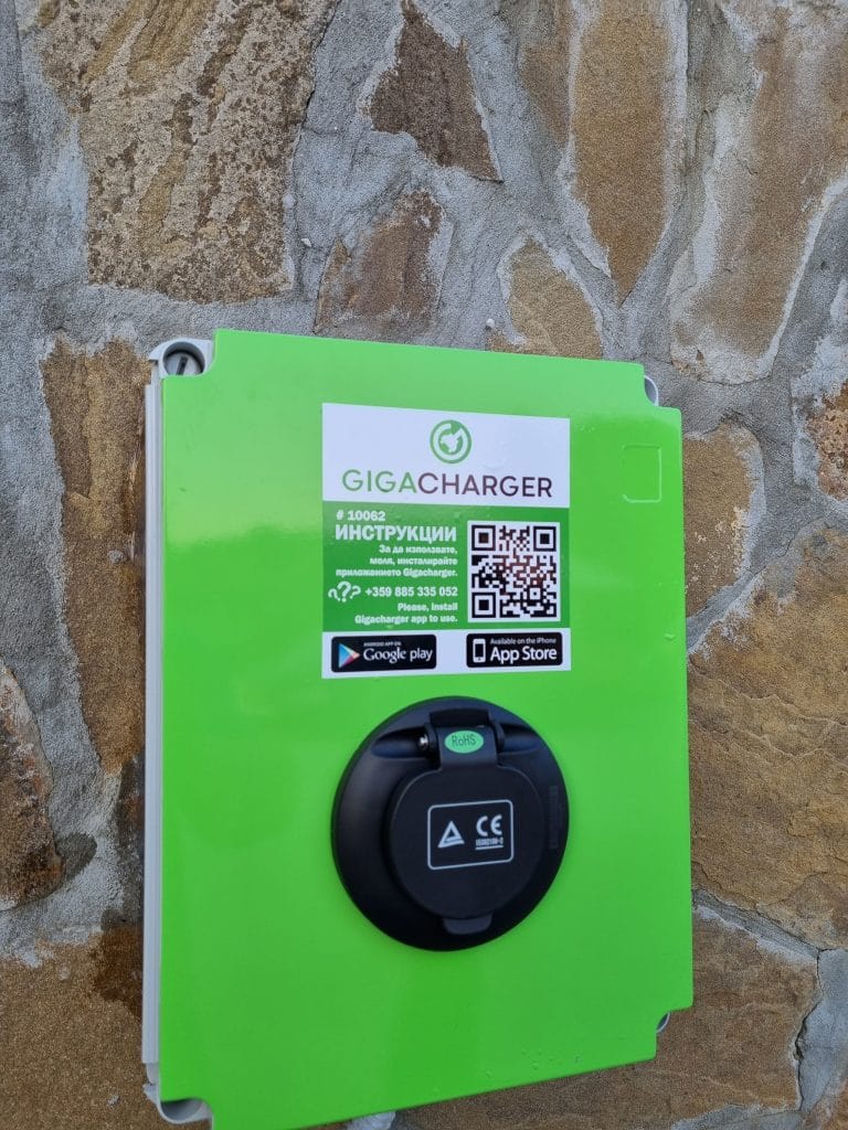 GigaCharger — Hotelul „KrisBo”, Parcarea hotelului „KrisBo”, Donkovtsi (la 6 km de Elena)